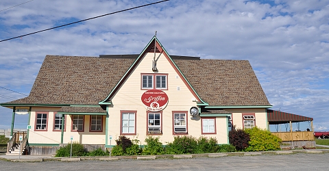 Tourisme Gaspesie Centre Culturel Le Griffon Et Cafe De L Anse