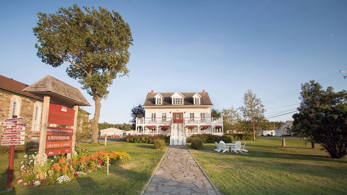 Tourisme Gaspésie -- Galerie d'art du Vieux Presbytère