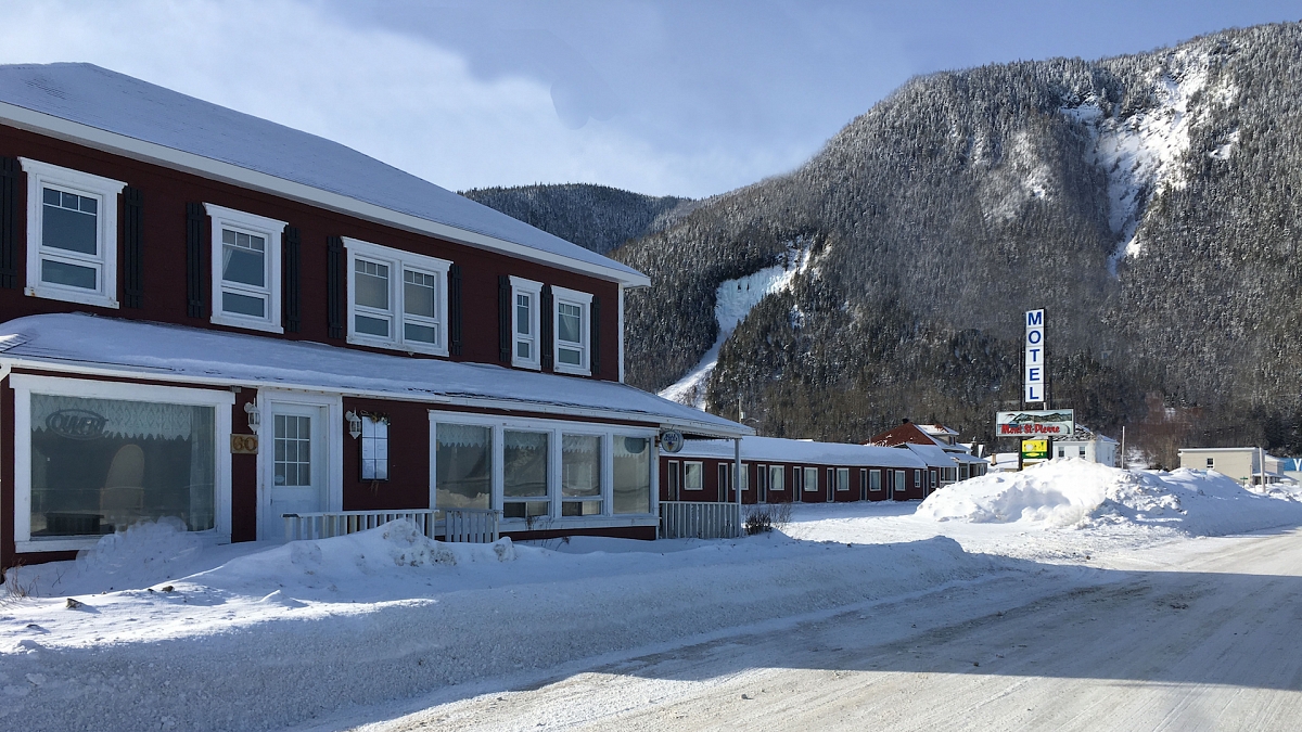 Tourisme Gaspésie HôtelMotel MontSaintPierre Forfait motoneige