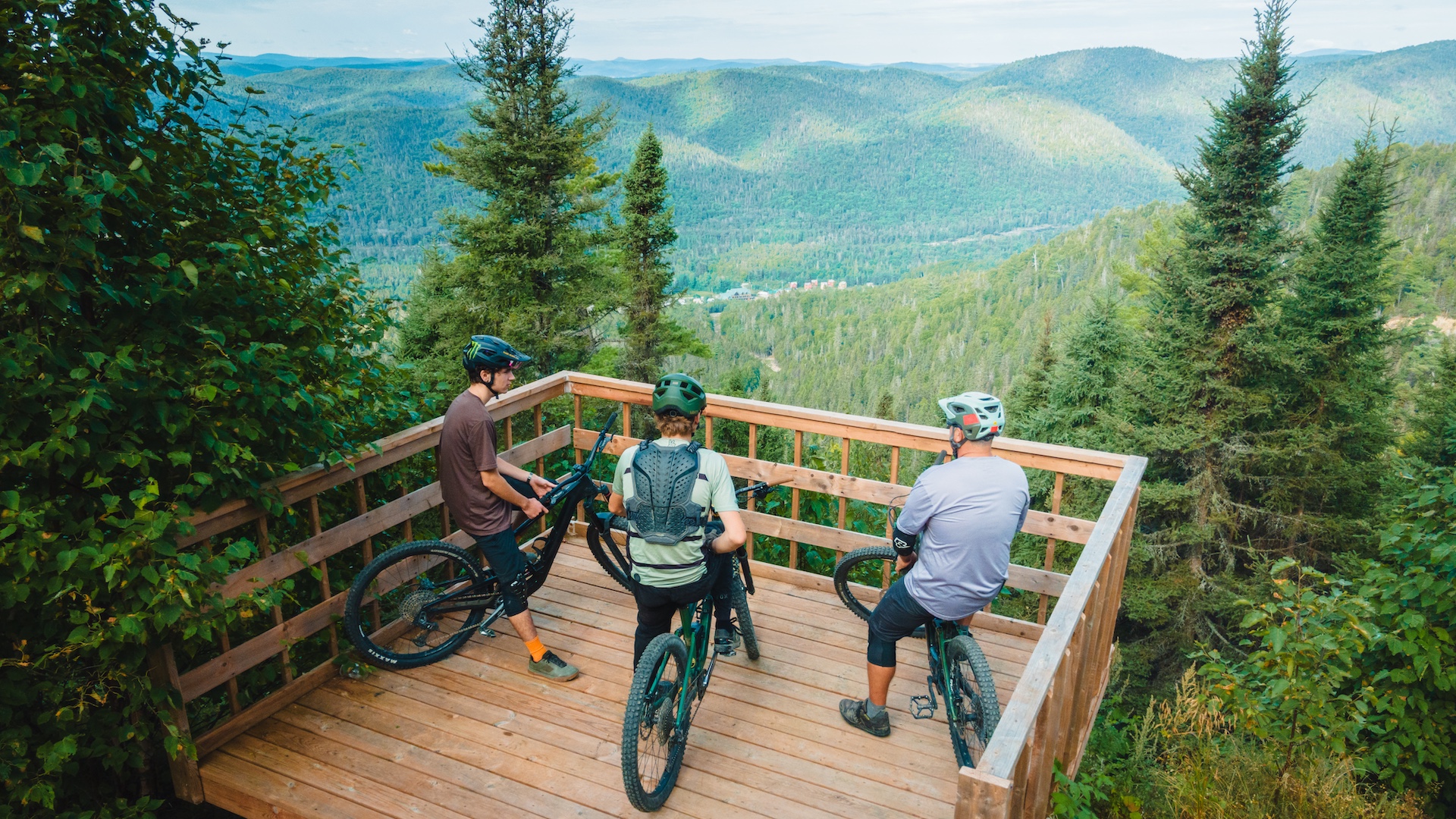 Vélo de montagne à la Station touristique Pin Rouge