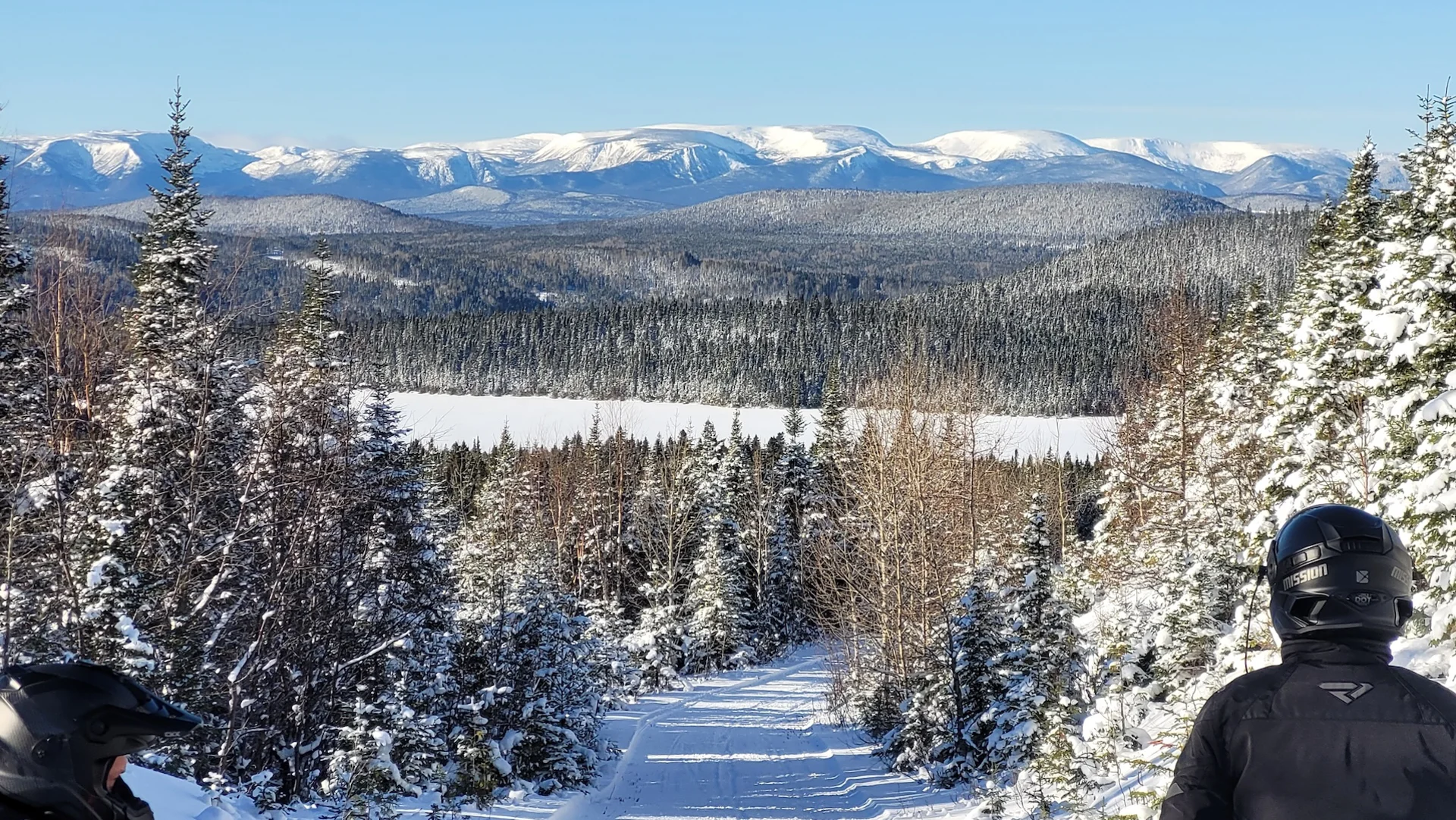 Motoneige dans le sentier La Cache-Murdochville