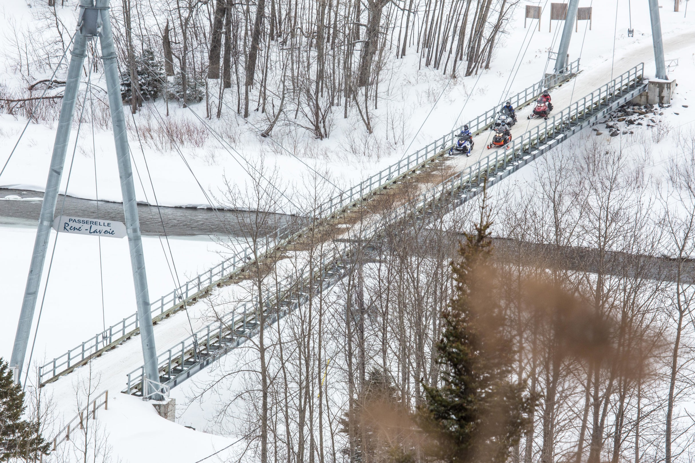 Passerelle sur la rivière Matane sur le sentier motoneige TQ-5 à Matane