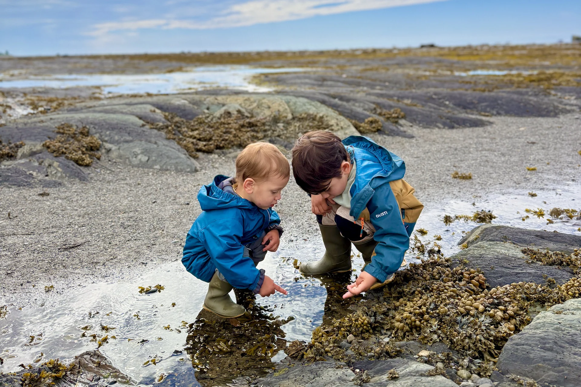 Enfants sur la plage de Sainte-Flavie