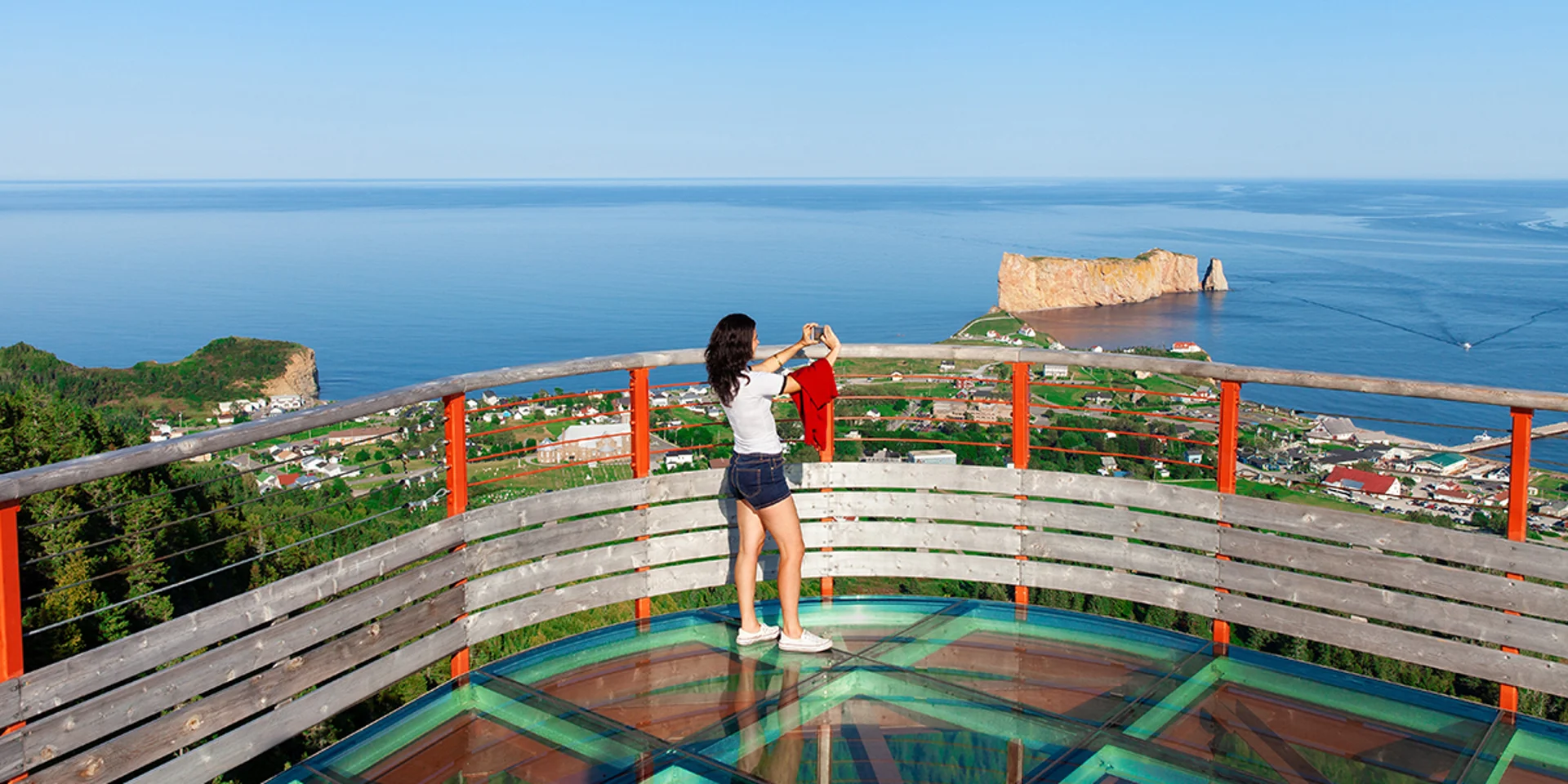 Plateforme vitrée suspendue du Géoparc mondial UNESCO de Percé