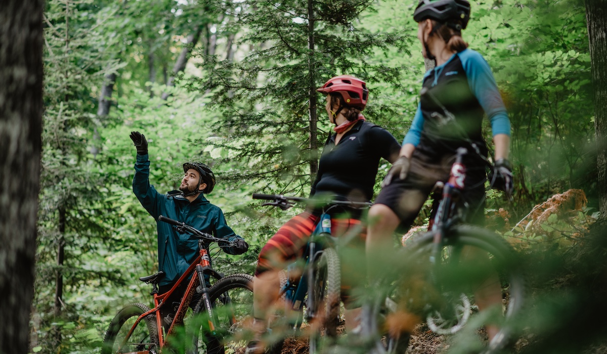 Vélo de montagne dans les sentiers de Vélo des monts à Sainte-Anne-des-Monts