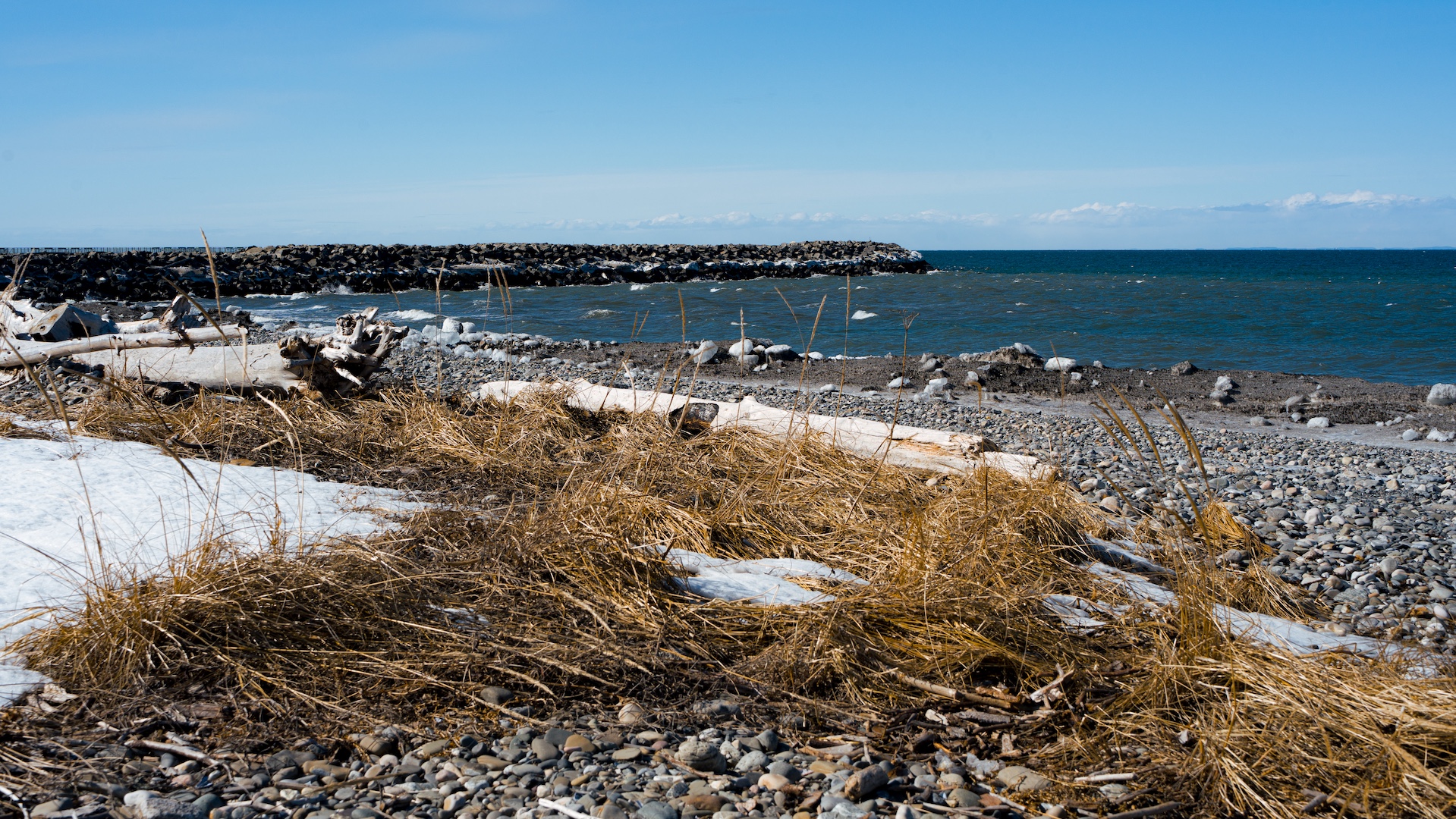 Quai et mer au printmeps